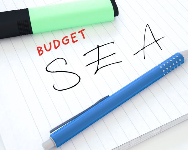 les mots budget sea inscrits sur un carnet