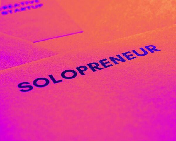 le mot solopreneur imprimé sur un papier